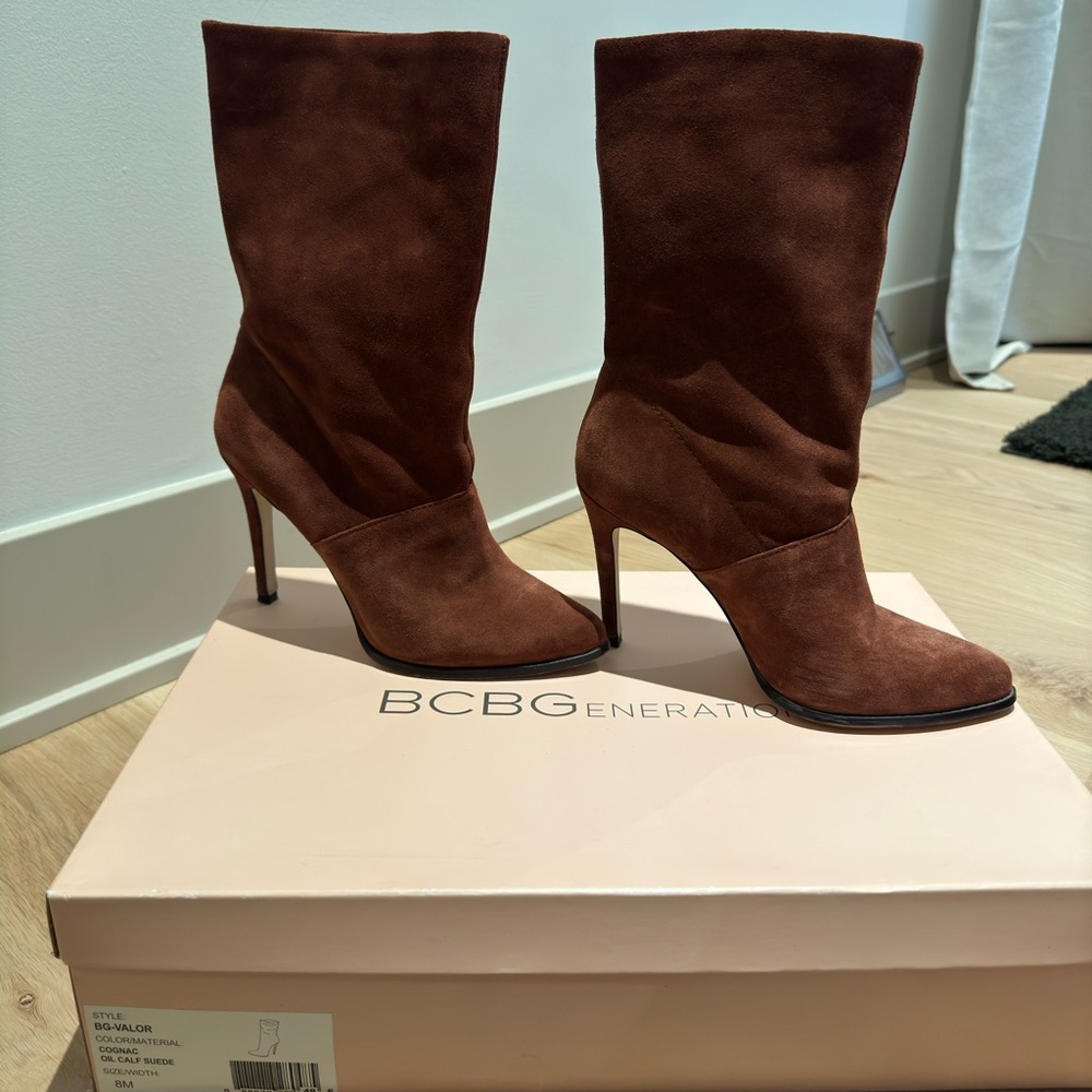 Suede boots
